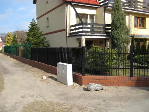 Ogrodzenie posesyjne  firmy Wiśniowski