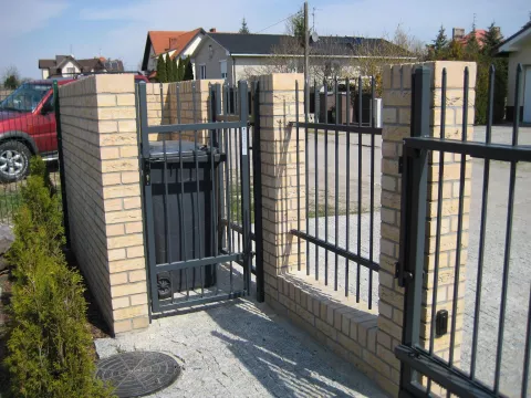 Box śmietnikowy z furtką