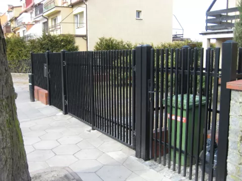 Bramy skrzydłowe i furtki od firmy Wiśniowski