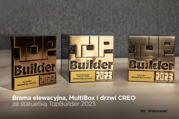 Brama elewacyjna i słup Multibox wyróżnione