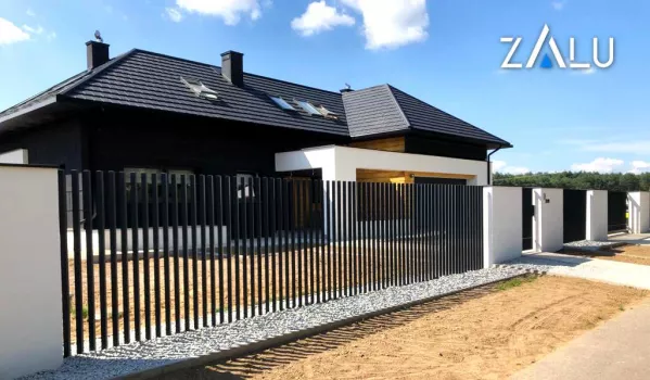 Aluminiowe ogrodzenia grzebieniowe marki ZALU - prywatność i lekkość w eleganckiej formie