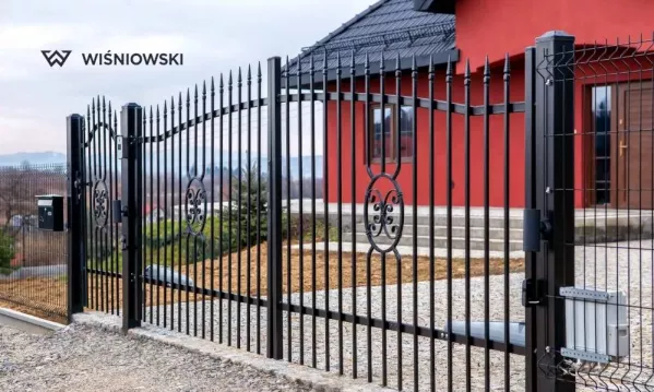 Bramy w stylu retro - ponadczasowa elegancja dla klasycznego domu