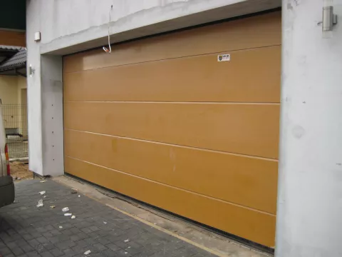 Brama garażowa  firmy Wiśniowski